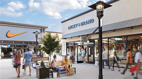 outlet stores des moines